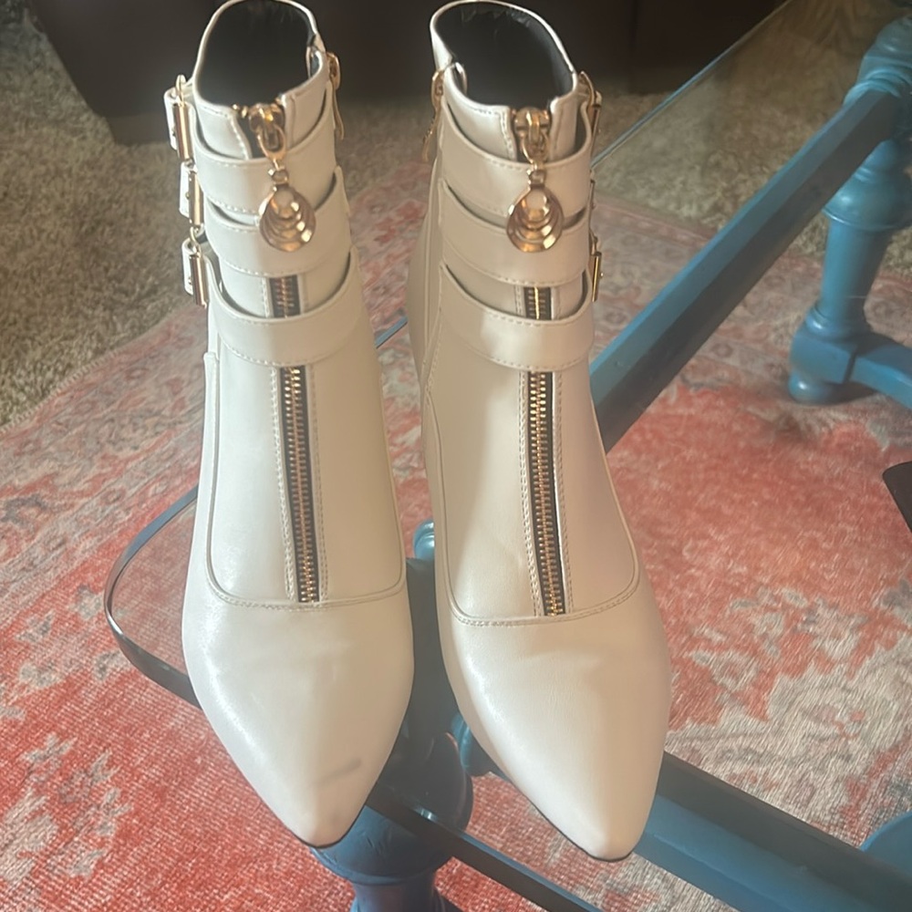 Cream 2” heeled ankle boots w/ gold zippers